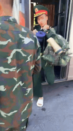 ezgif 25ecae492e64df