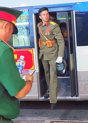 ezgif 2cf27b93d71c04