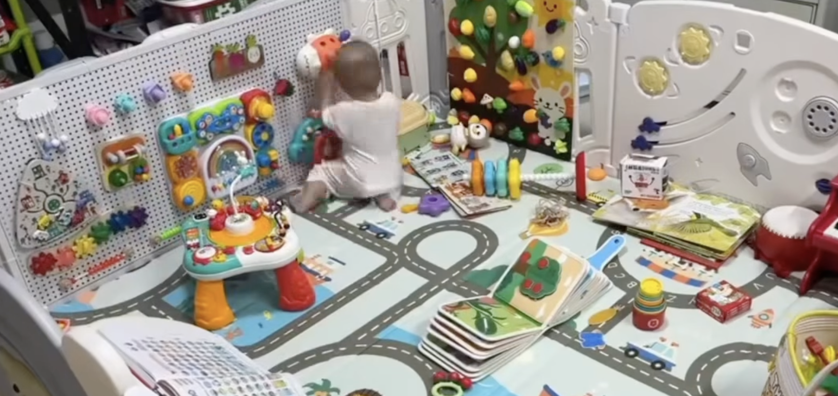 Để con một mình thế này mà không khóc thì 