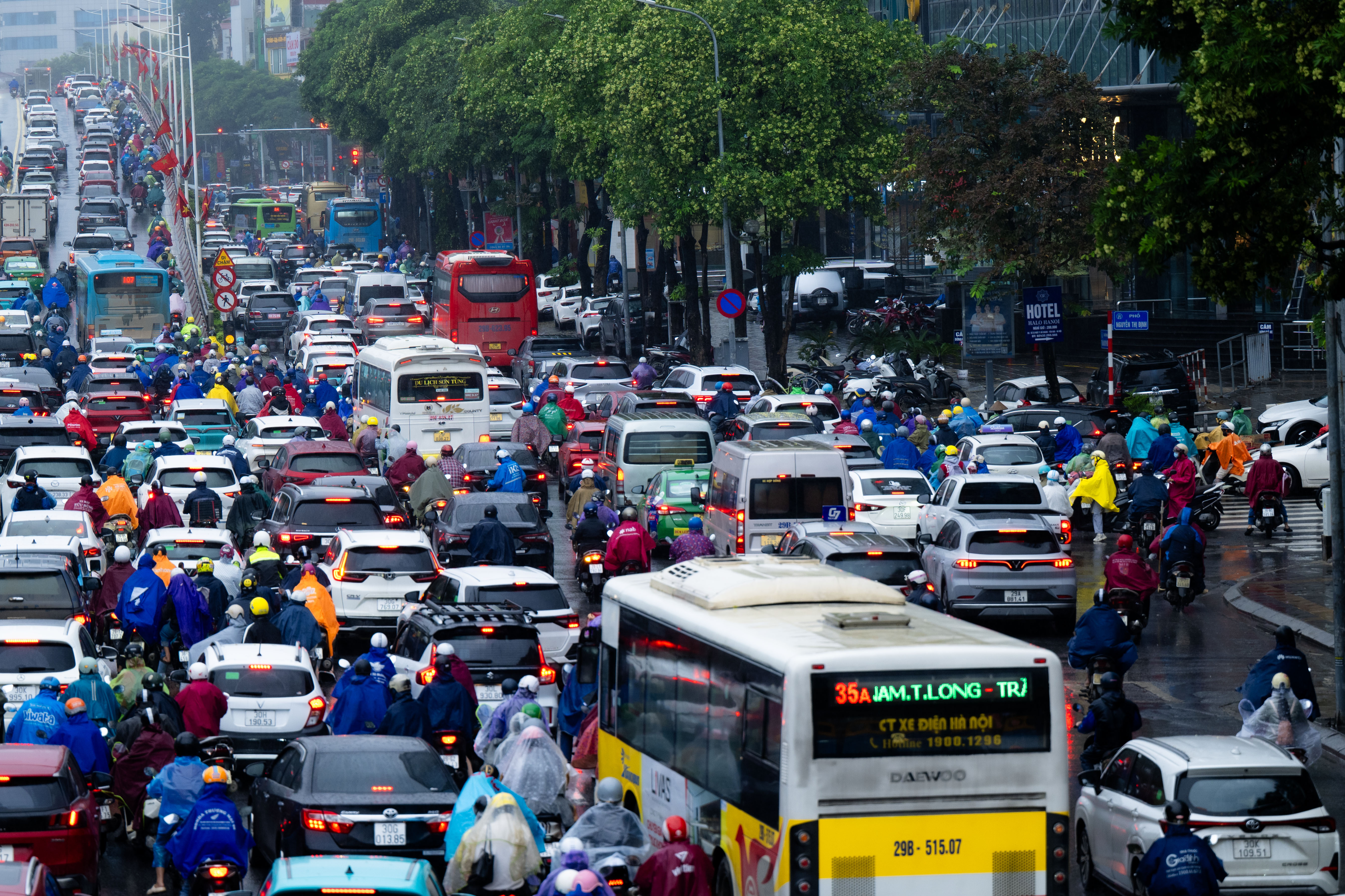 cauvuottranduyhunggiaonhauvoinguyenchithanh