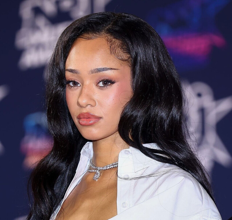 251101 manon instagram update do