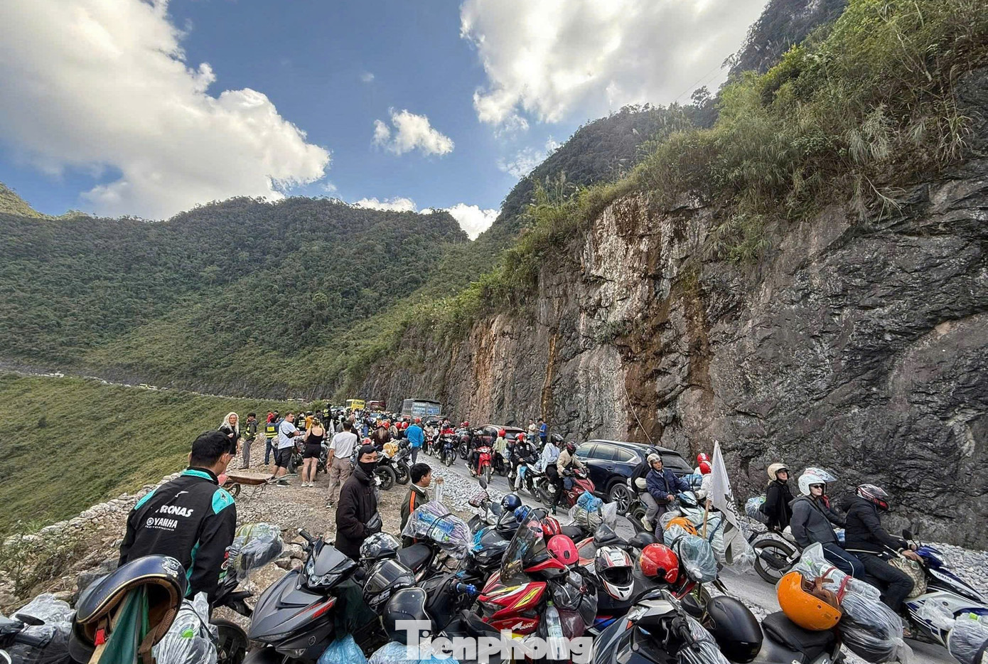 tp tac duong len ha giang 11 1763139618185 17631396184421350043660