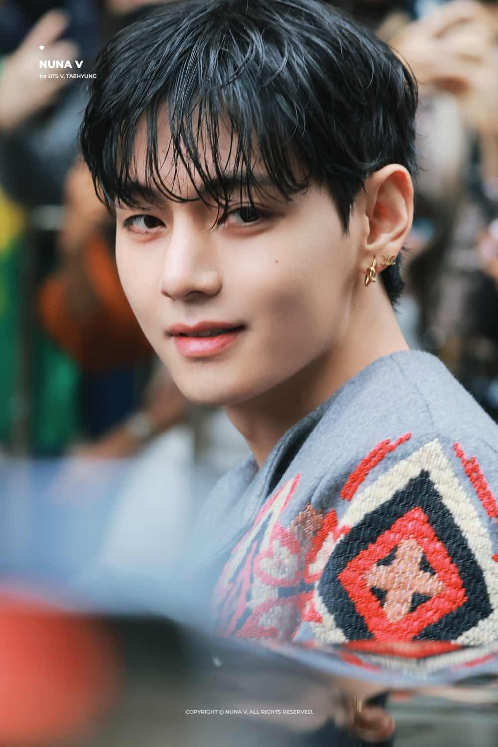 1a420v bts kim taehyung 2025 t