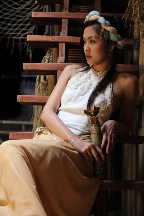 ha tang ky nu trong trang nhat d