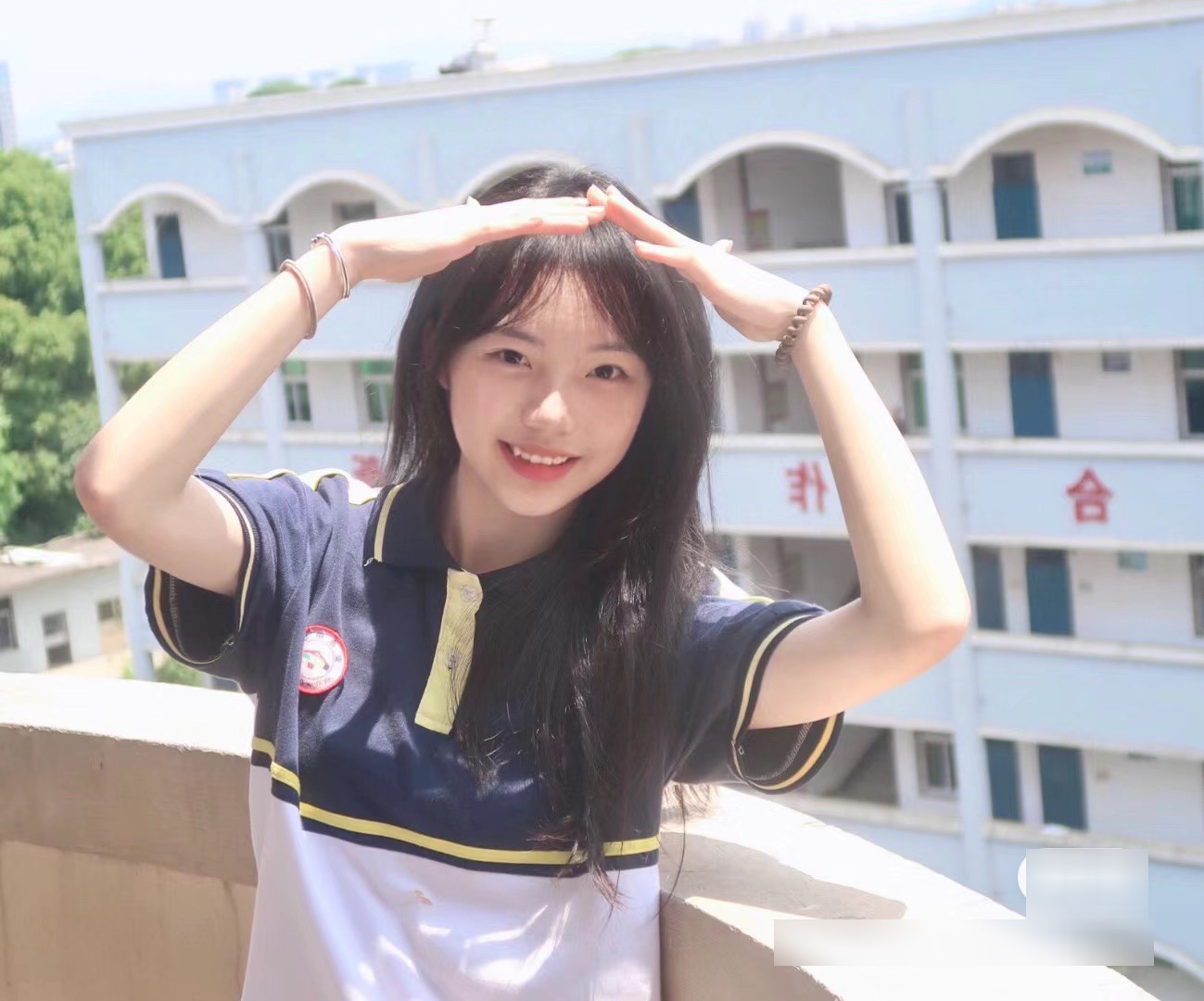 truong hoc cam trang diem nhieu nu sinh co cach lach luat voi kieu makeup nhu khong rang ngoi img5769 1698075611 421 width1299height1080