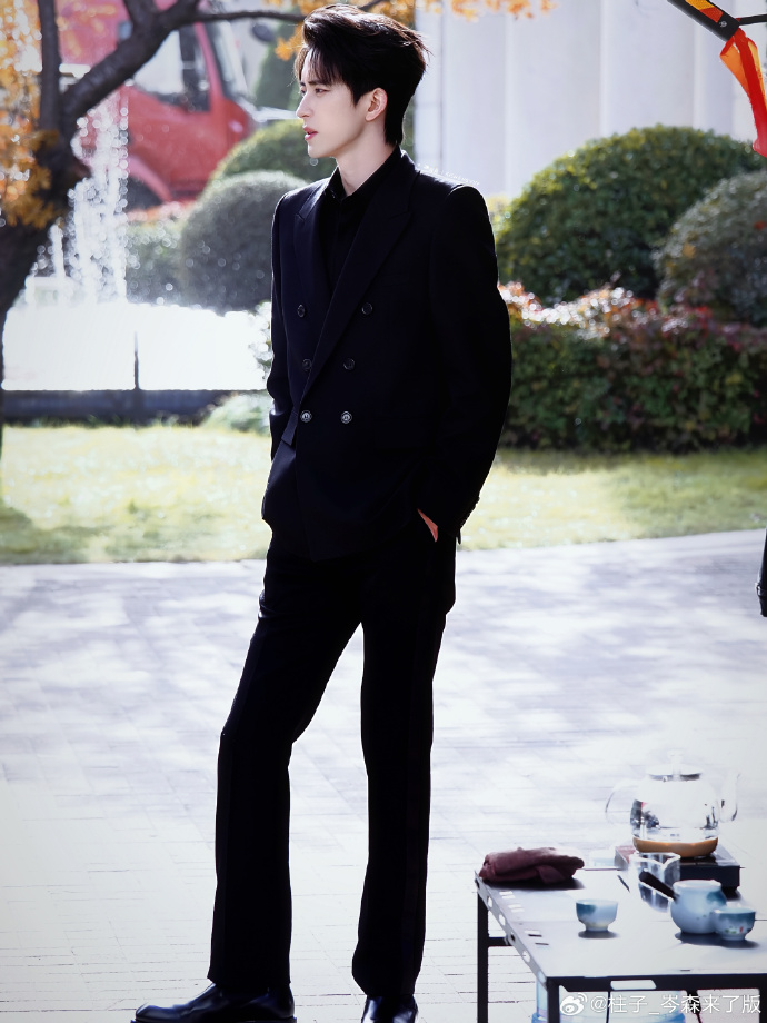 674d3b3cgy1i7qx2v4lsnj21jk2221kx