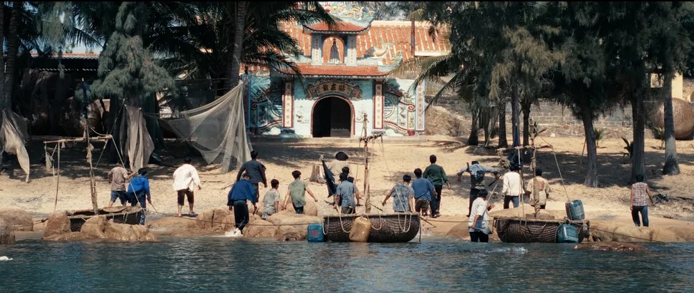 Khen phim Việt này cả đời không hết mất: Nam chính lập kỷ lục chưa từng có, du lịch một vùng tăng trưởng chóng mặt- Ảnh 4.