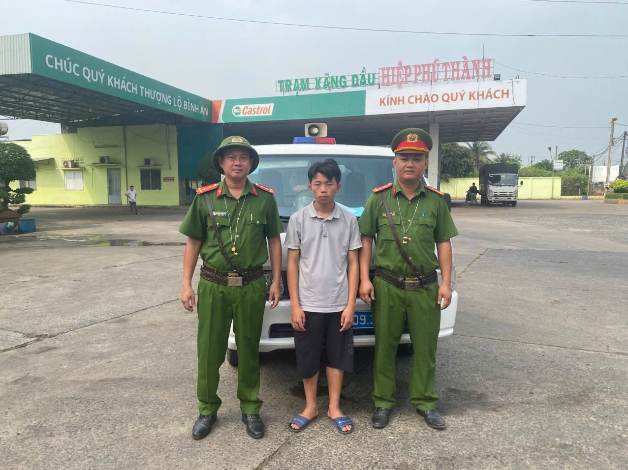 Thanh niên sinh năm 2007 suýt bị lừa bán sang Campuchia, thoát nạn nhờ phát hiện chi tiết "lạ" rồi tìm cách bỏ trốn- Ảnh 1.