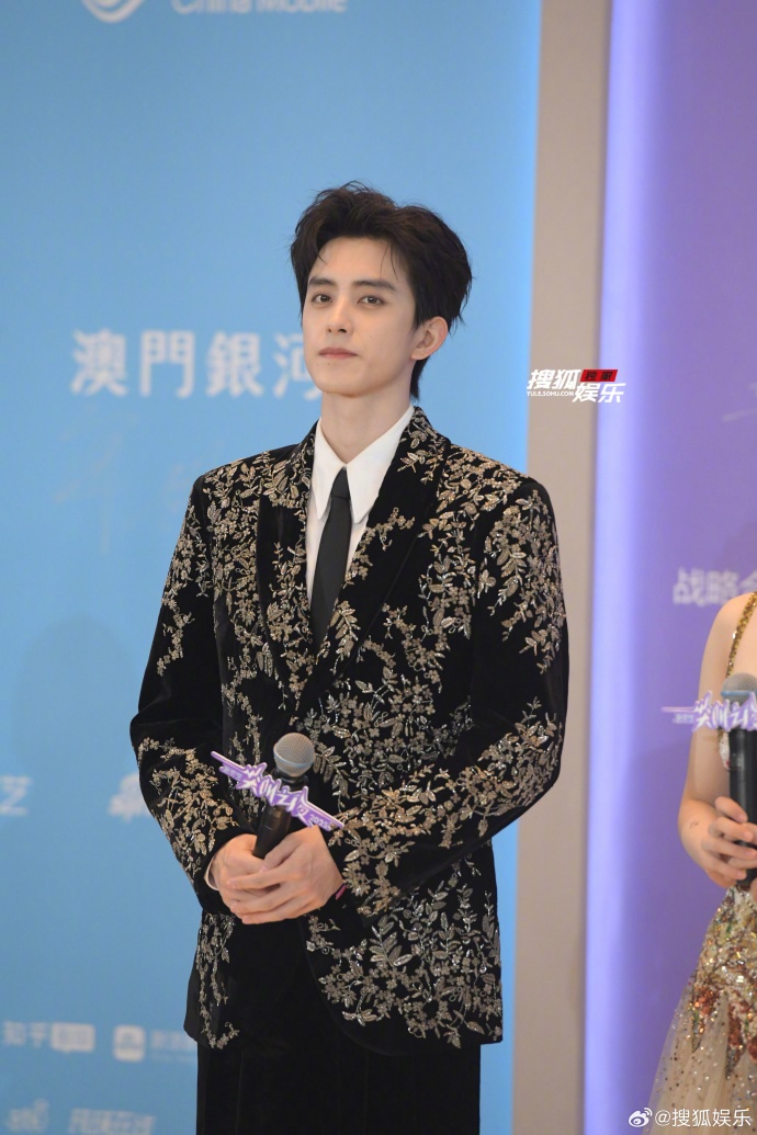 0020lhhfly1i818lgs851j636o4s01kz02