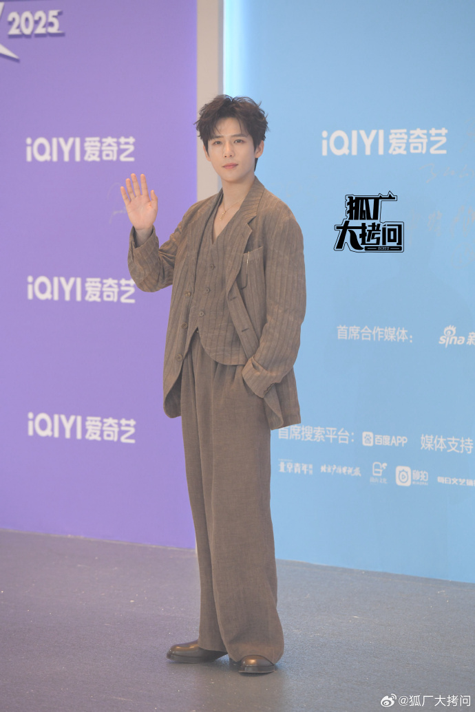 0077ahqlly1i8195g0jugj324g36o1kx