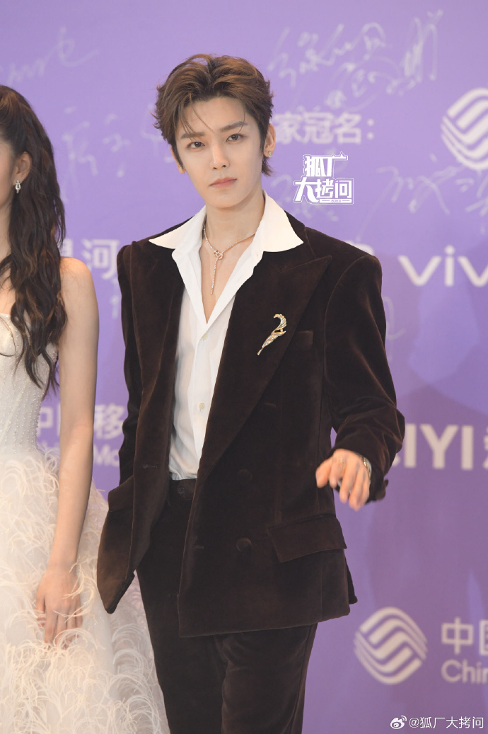 0077ahqlly1i819a5bid7j31rk2nkqpf