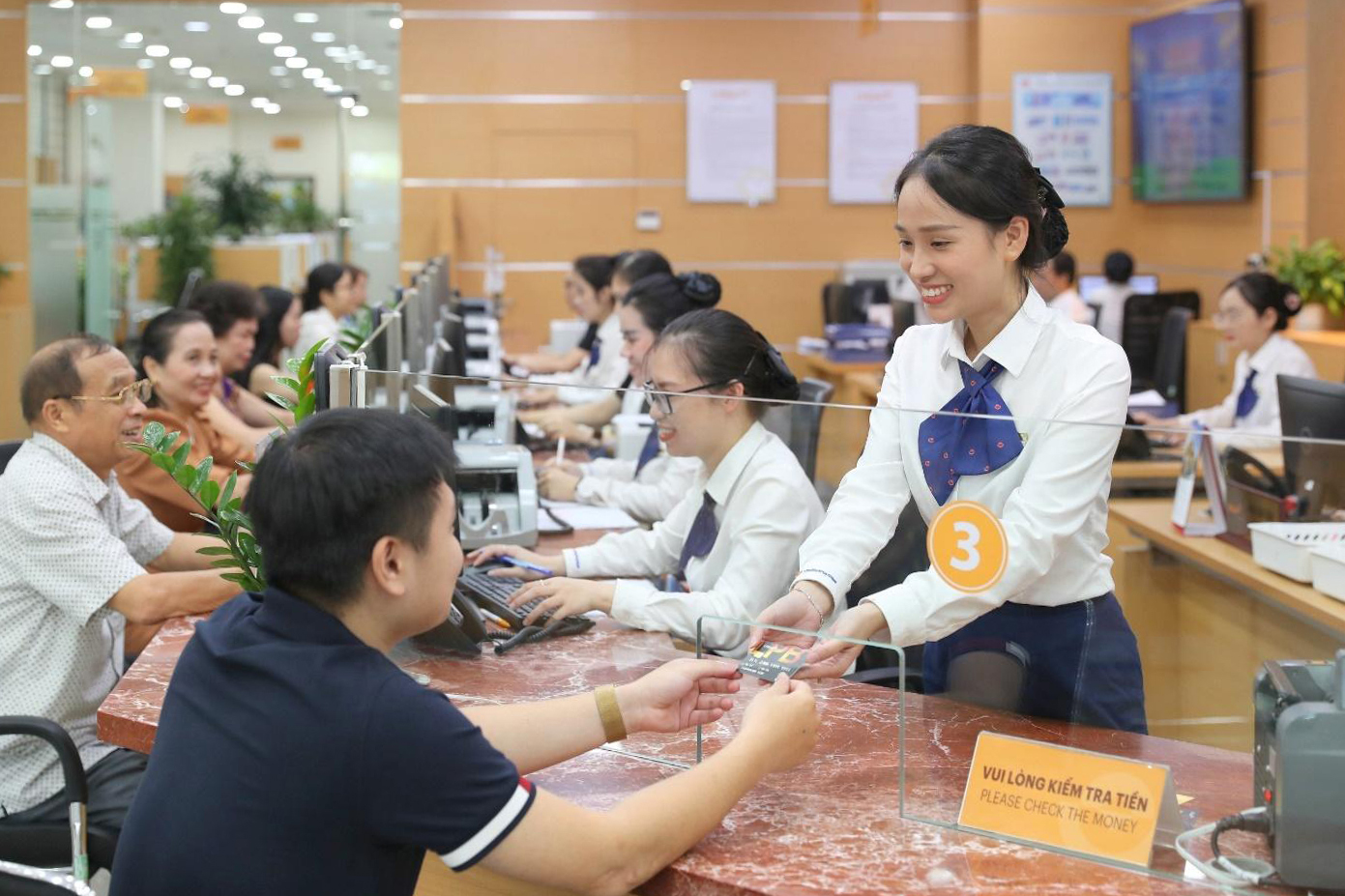 von dieu le cua ngan hang lpbank lpb chinh thuc tang them 56592ddab50d44 copy 1734572988516 1734572988850902381350