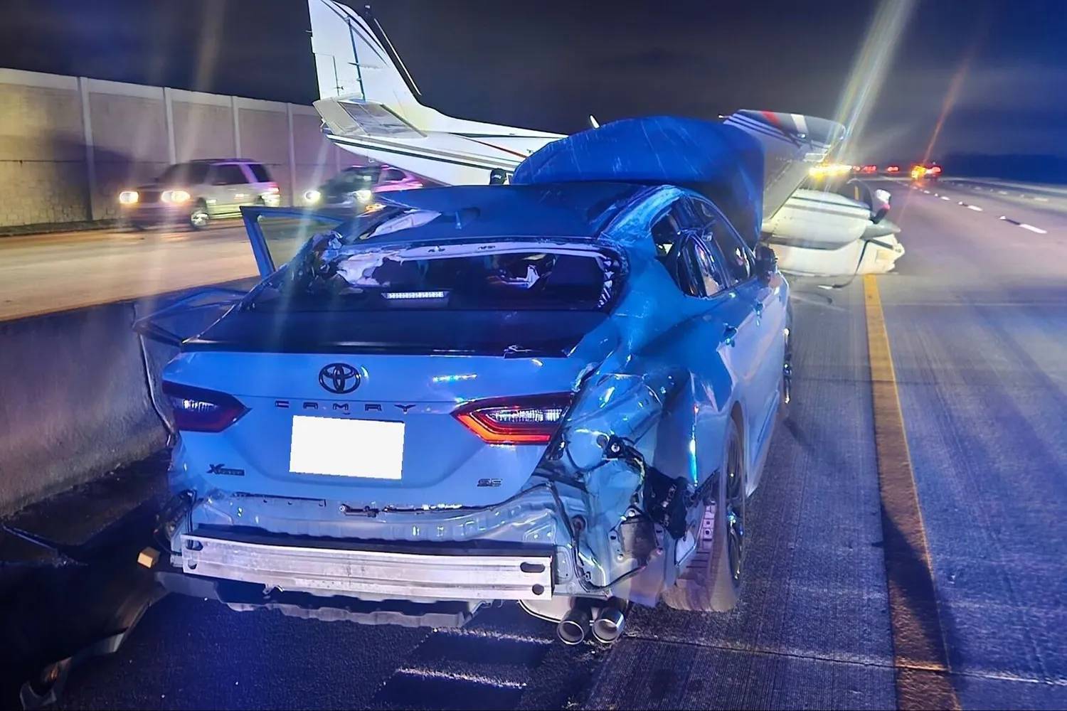 plane emergency landing i 95 orlando 120925 3 fdab39c8d902495598c74aecf31b95c1