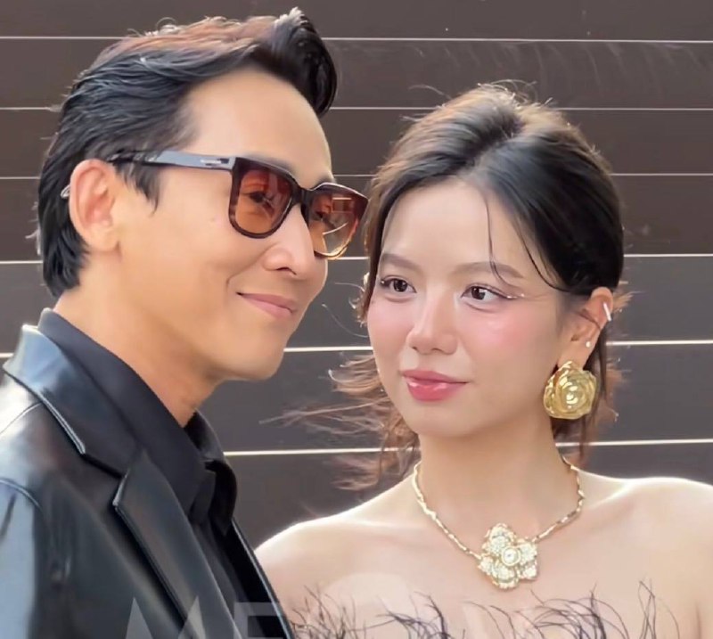 photo6197454739901975529x