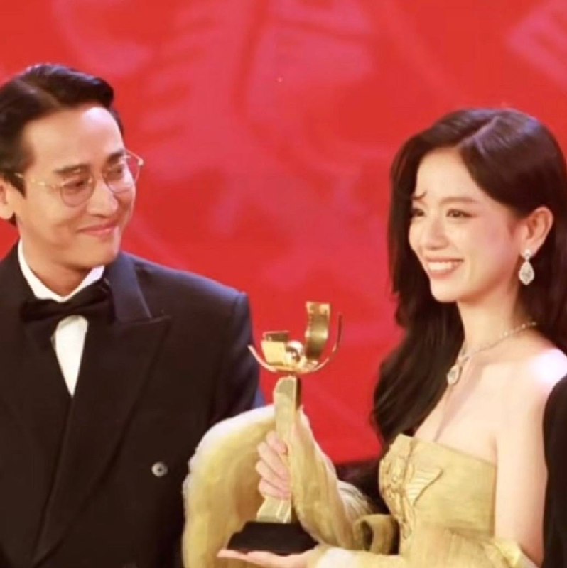 photo6197454739901975531x