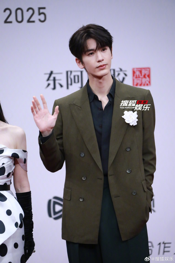 0020lhhfgy1i8iidz5uqxj623v35se8202