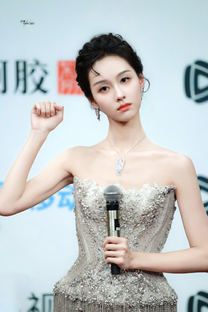 007jnh7mgy1i8ilsn2uqdj33344mo1l4