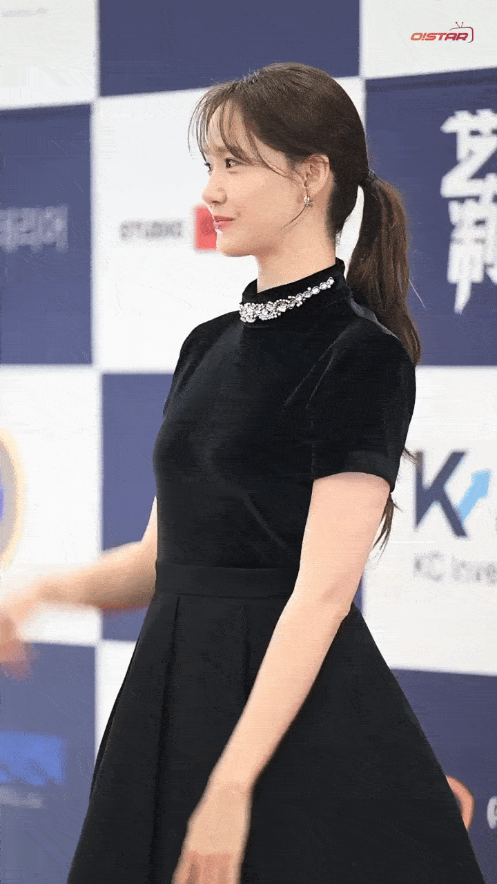 38e285b7 dfd6 11f0 9613 a0369ffbda841online video cuttercom ezgifcom video to gif convertercompressed