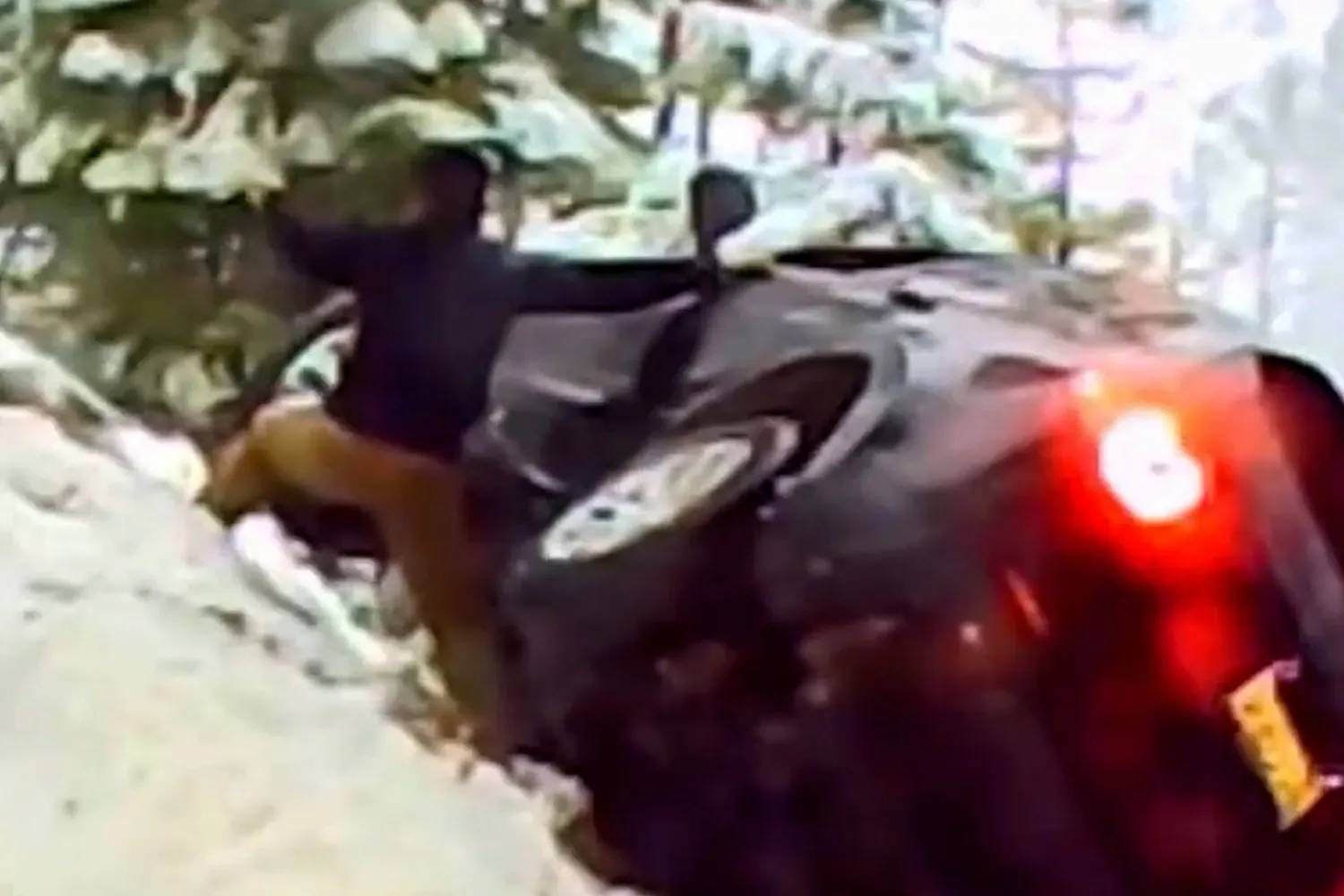 car rescue grab 123025 1 aa692cedf5104fc9b924fc9a08ee65b2