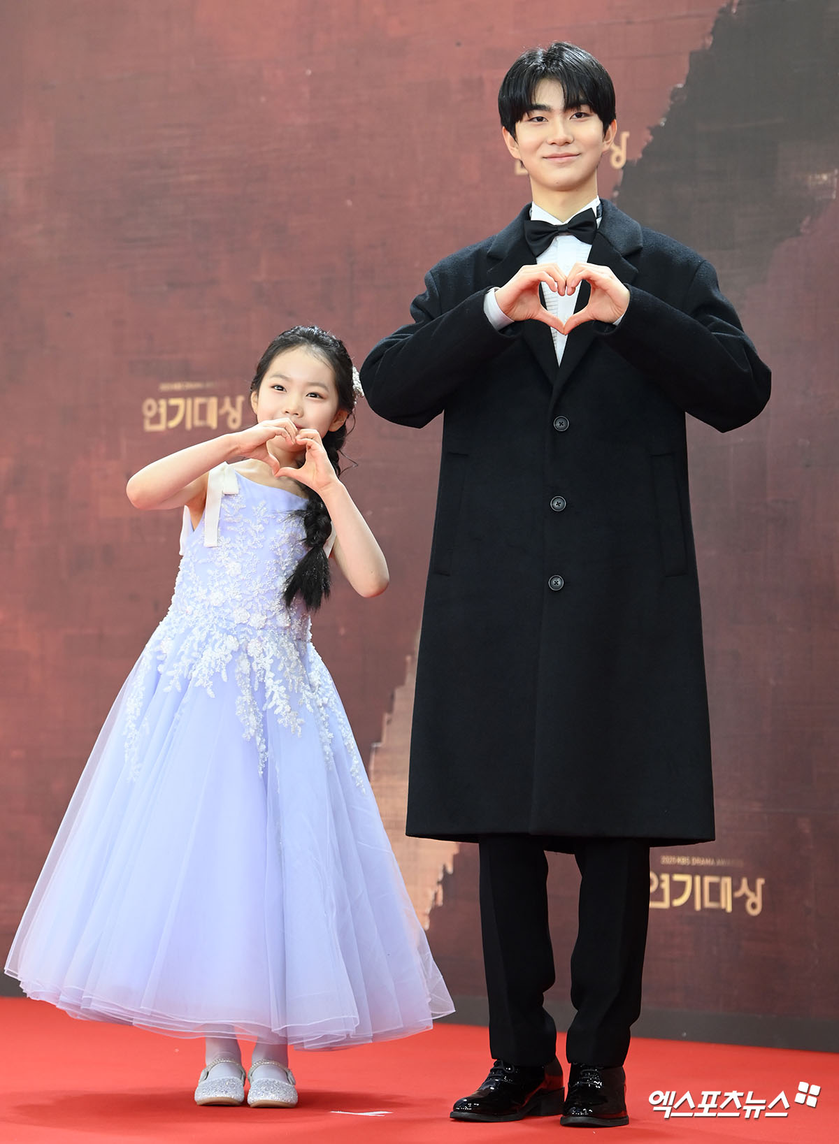 hai dien vien nhi han sia va ahn jun seo