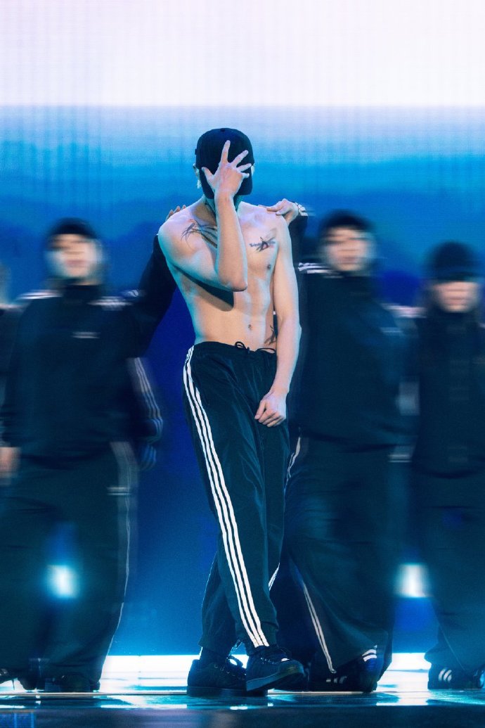 006xvbxyly1i9e27xa1q7j30qo140tde