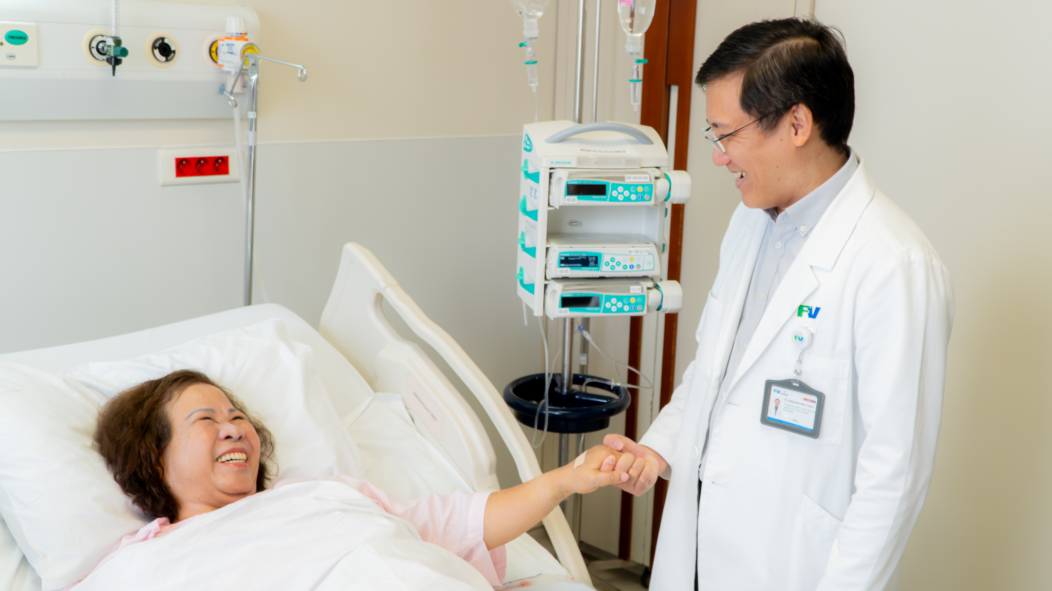 Ca đại phẫu &ldquo;gần như kh&ocirc;ng đau&rdquo; của bệnh nh&acirc;n ung thư phổi 72 tuổi nhờ robot Da Vinci Xi trị gi&aacute; 3 triệu USD- Ảnh 5.