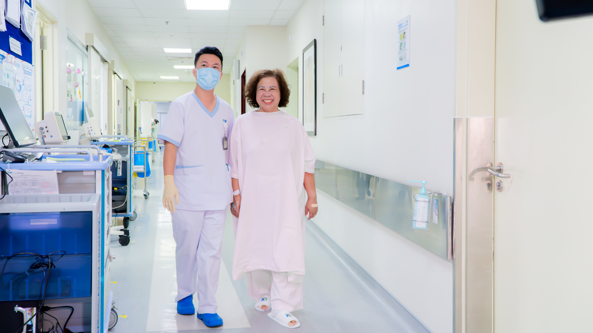 Ca đại phẫu &ldquo;gần như kh&ocirc;ng đau&rdquo; của bệnh nh&acirc;n ung thư phổi 72 tuổi nhờ robot Da Vinci Xi trị gi&aacute; 3 triệu USD- Ảnh 6.