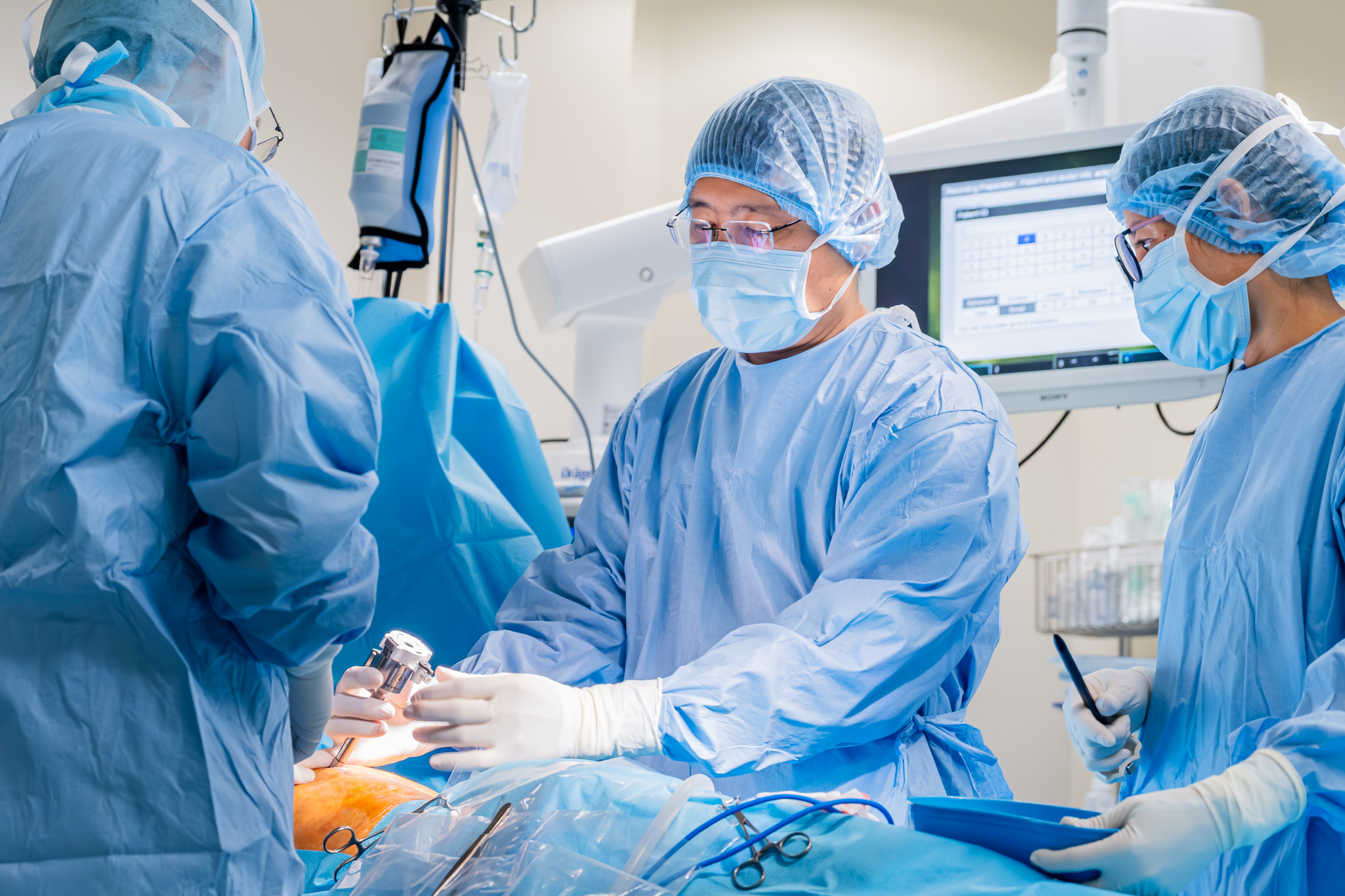 Ca đại phẫu &ldquo;gần như kh&ocirc;ng đau&rdquo; của bệnh nh&acirc;n ung thư phổi 72 tuổi nhờ robot Da Vinci Xi trị gi&aacute; 3 triệu USD- Ảnh 1.