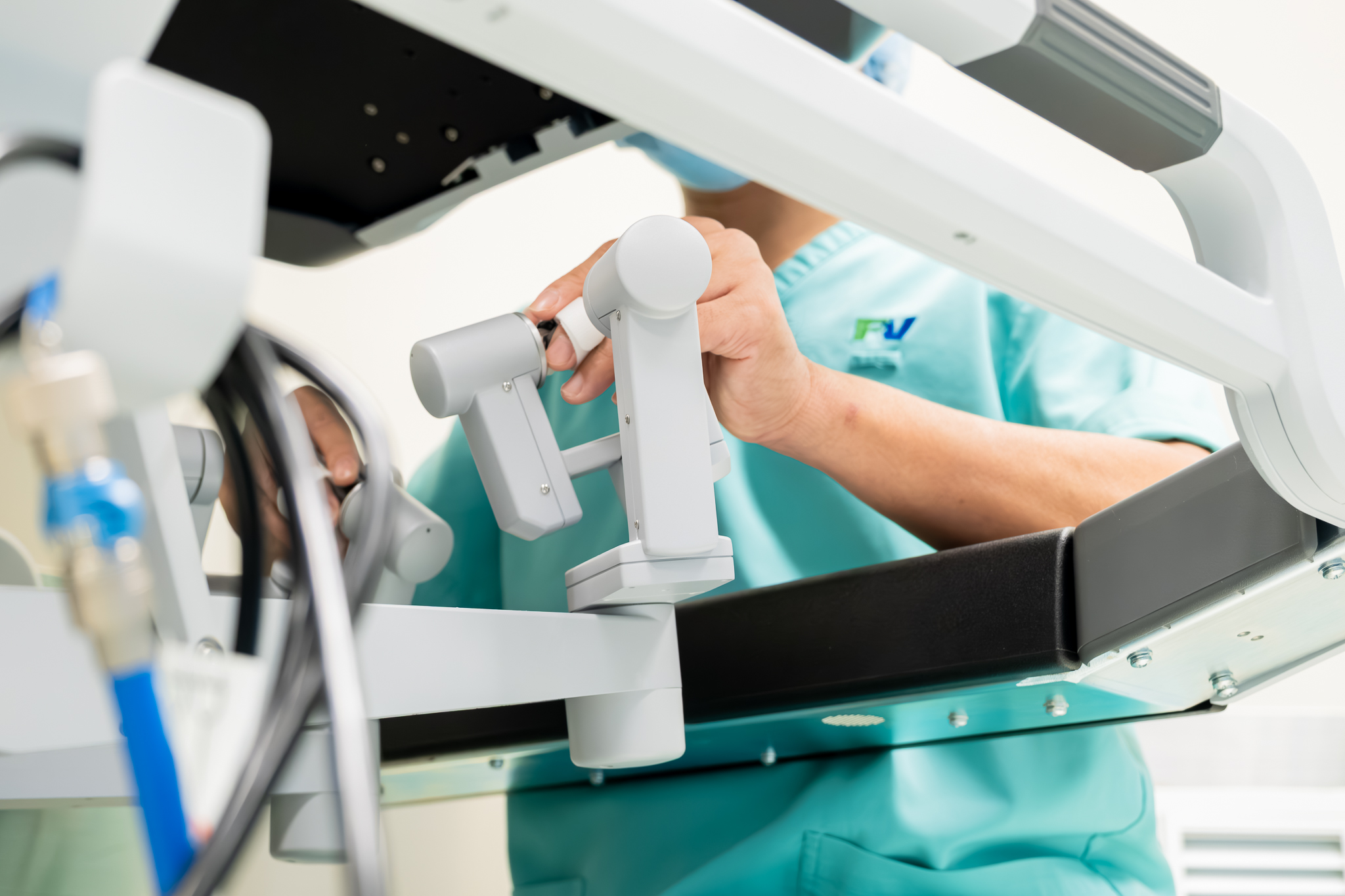 Ca đại phẫu &ldquo;gần như kh&ocirc;ng đau&rdquo; của bệnh nh&acirc;n ung thư phổi 72 tuổi nhờ robot Da Vinci Xi trị gi&aacute; 3 triệu USD- Ảnh 8.