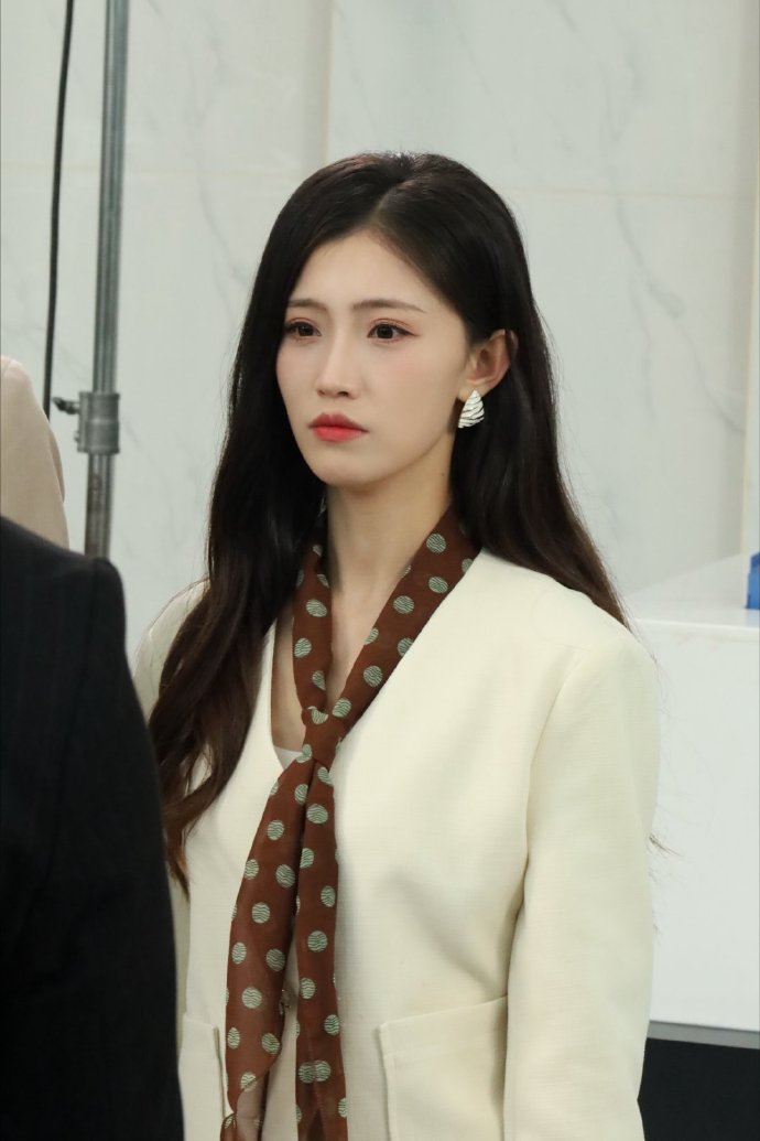 005otqntly1i9nyklvuhrj30u0190tbz