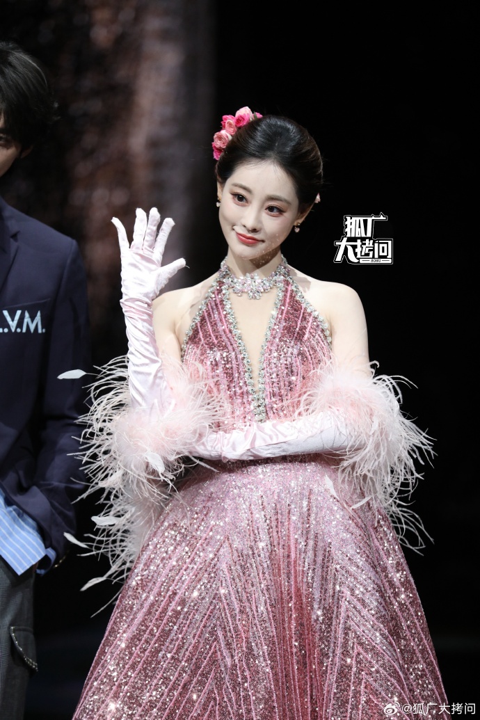 0077ahqlly1i9zot4rbuaj323v35s4qr