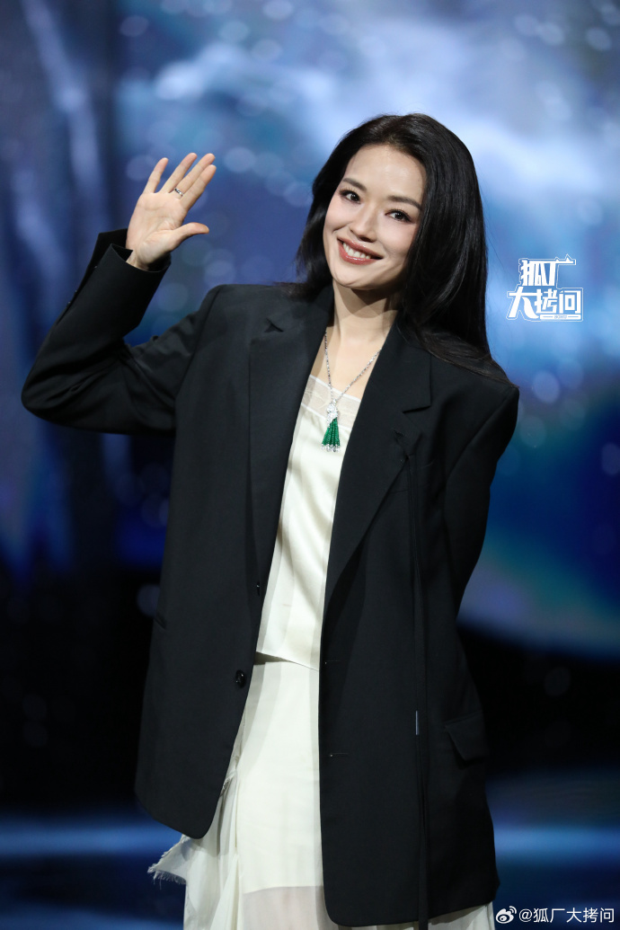 0077ahqlly1i9ztldpwi1j323v35se82