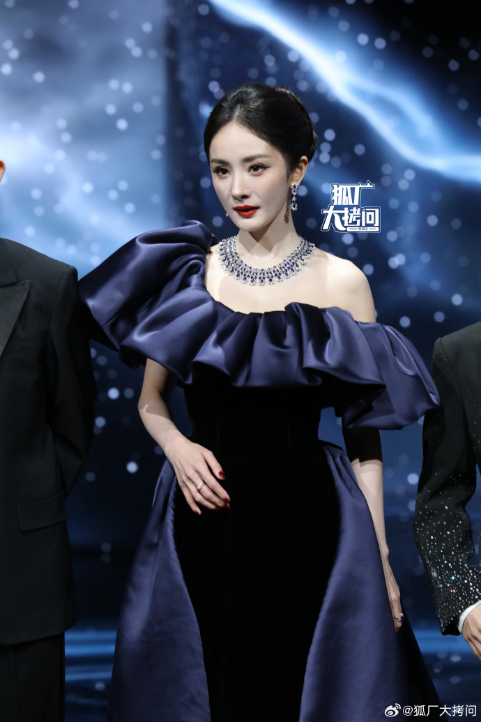 0077ahqlly1i9zttgx7yhj323v35se82