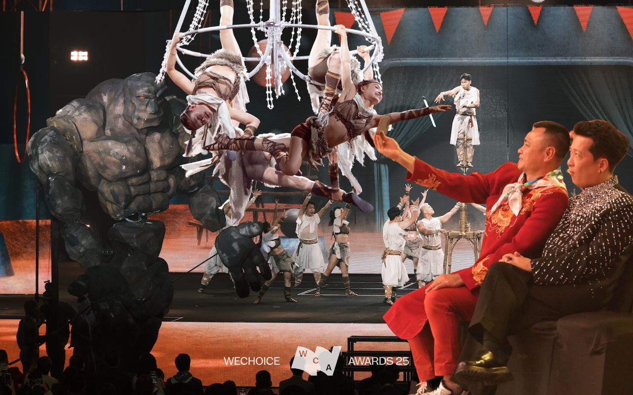 NSND Tự Long quên hình tượng, tân binh hot nhất Vbiz 