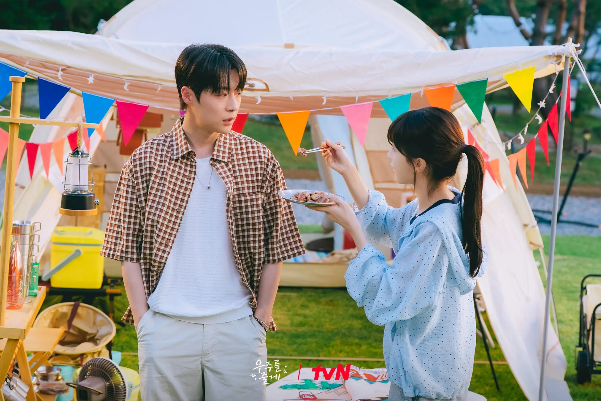 our universe phan canh h3 elle