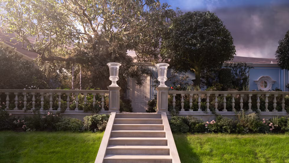 wuthering heights swing in garden 698b0d344dd6b