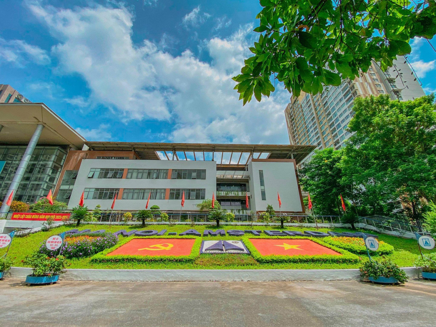 thpt chuyen ha noi amsterdam