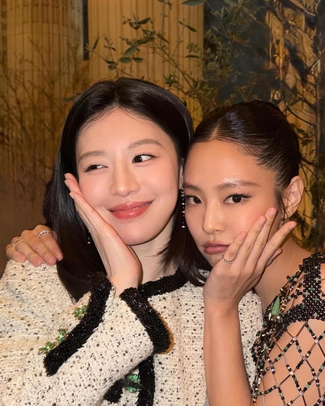 6493499881342400164578553493002616469174430n 094120