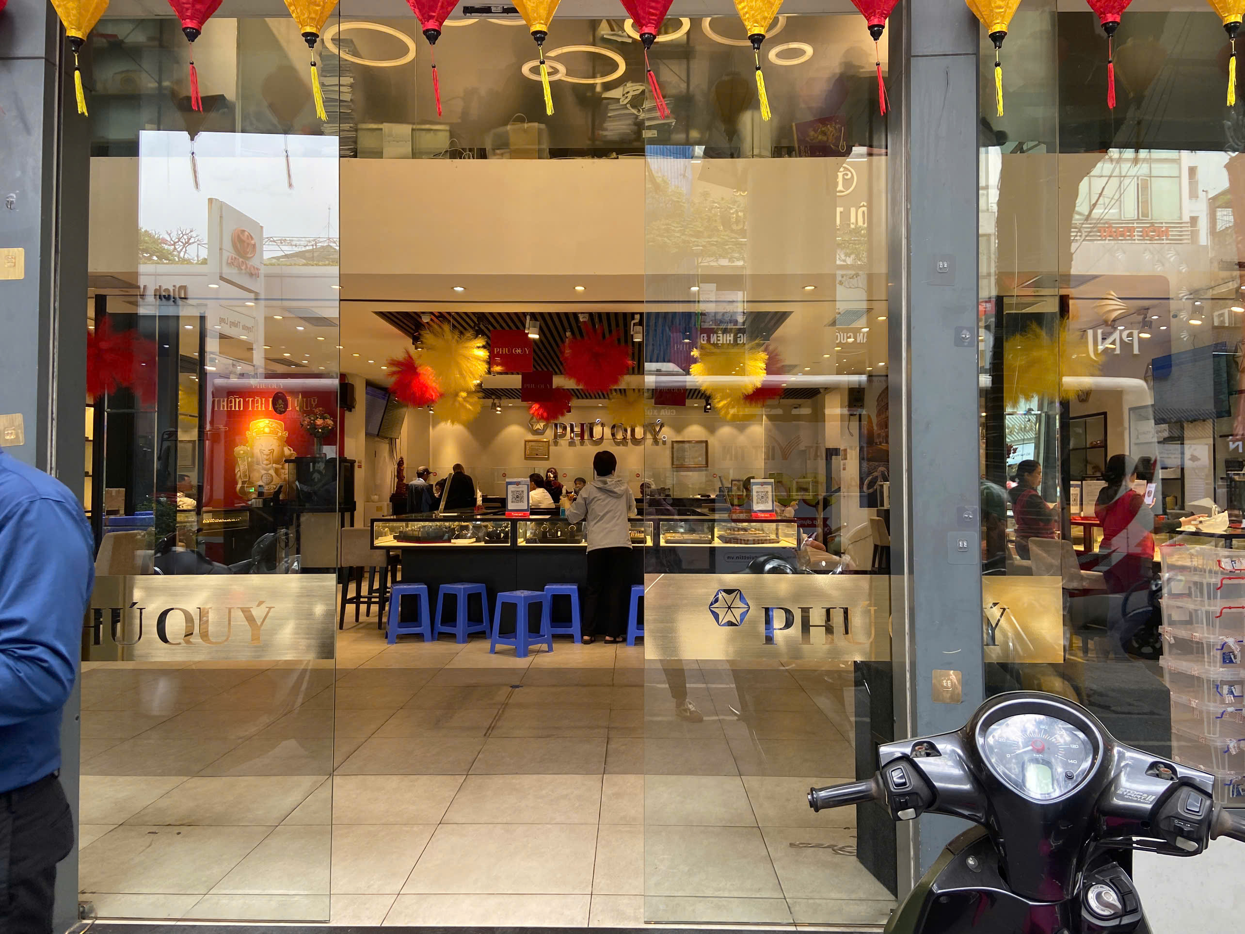 z760900296245425b975a9f3be50a565ce8f9573aa9d81