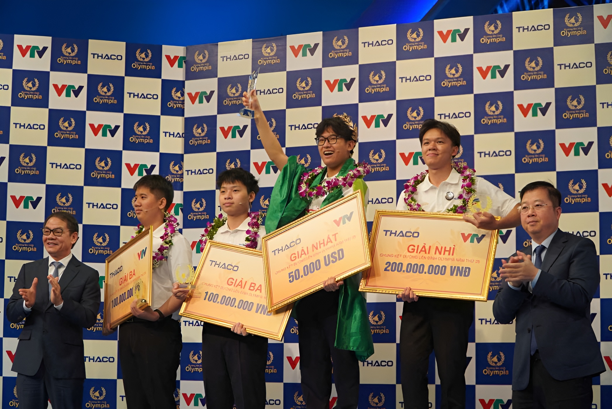 trao giai resize picsart aiimageenhancer