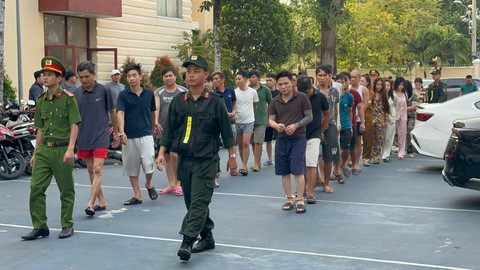 6614672297905667837563023090824267485923805n