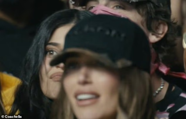 107831243 15726215 justinswifehaileyjoinedkylieandtimotheeinthecrowdtow a 131775984513550