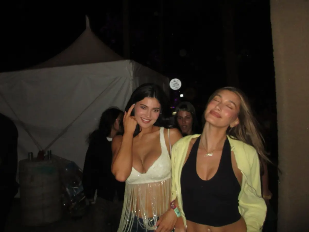 kylie jenner hailey bieber coachella 1254790685e2a34