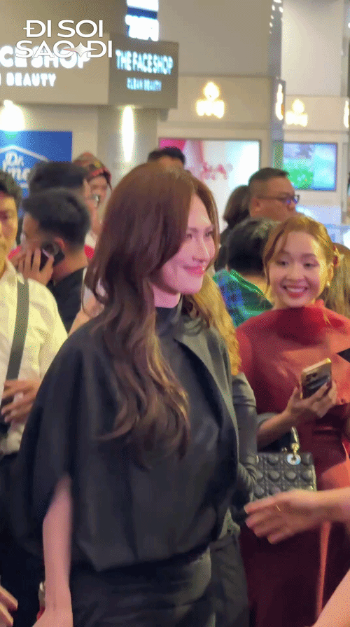 videoe4b34c417cd84debb4beda22880ce688disoioriginal ezgifcom video to gif converter 1