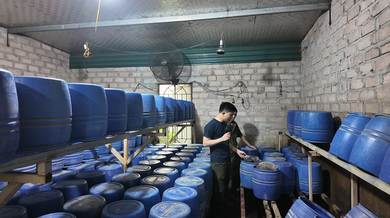 khong gian ben trong xuong san xuat gia do tai phuong mao khe1