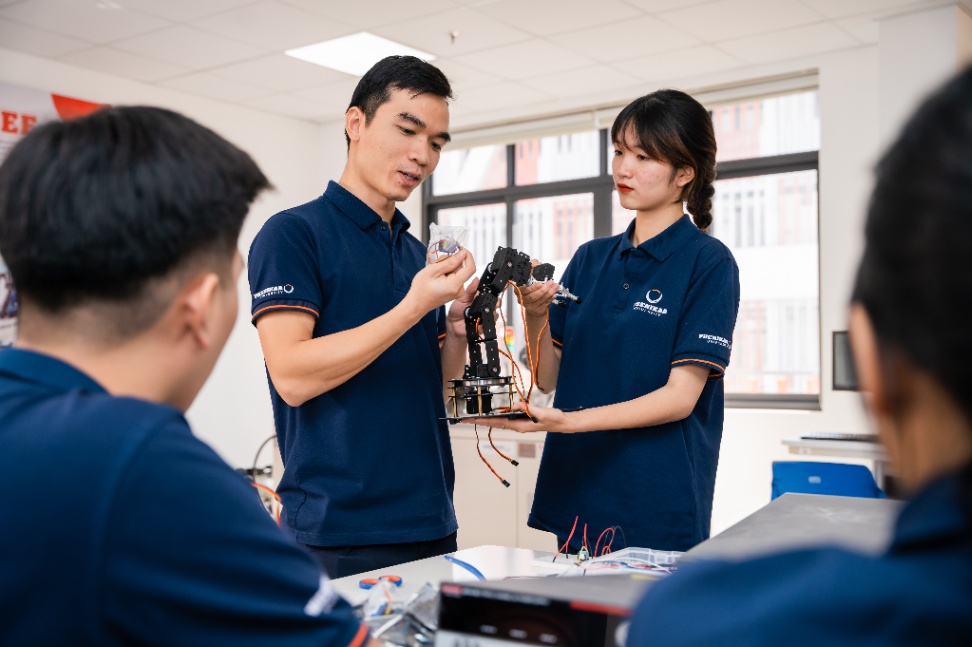 he thong nhung va iot 20251