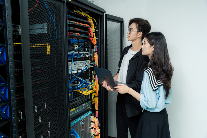 nganh mang may tinh va truyen thong du lieu