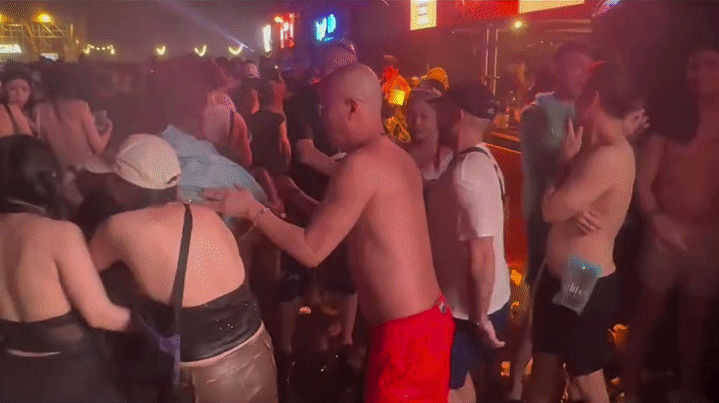 ezgif 645b406151027e52