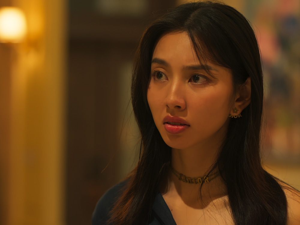 harpers bazaar thuy tien hoa chien than livestream trong phim chot don01