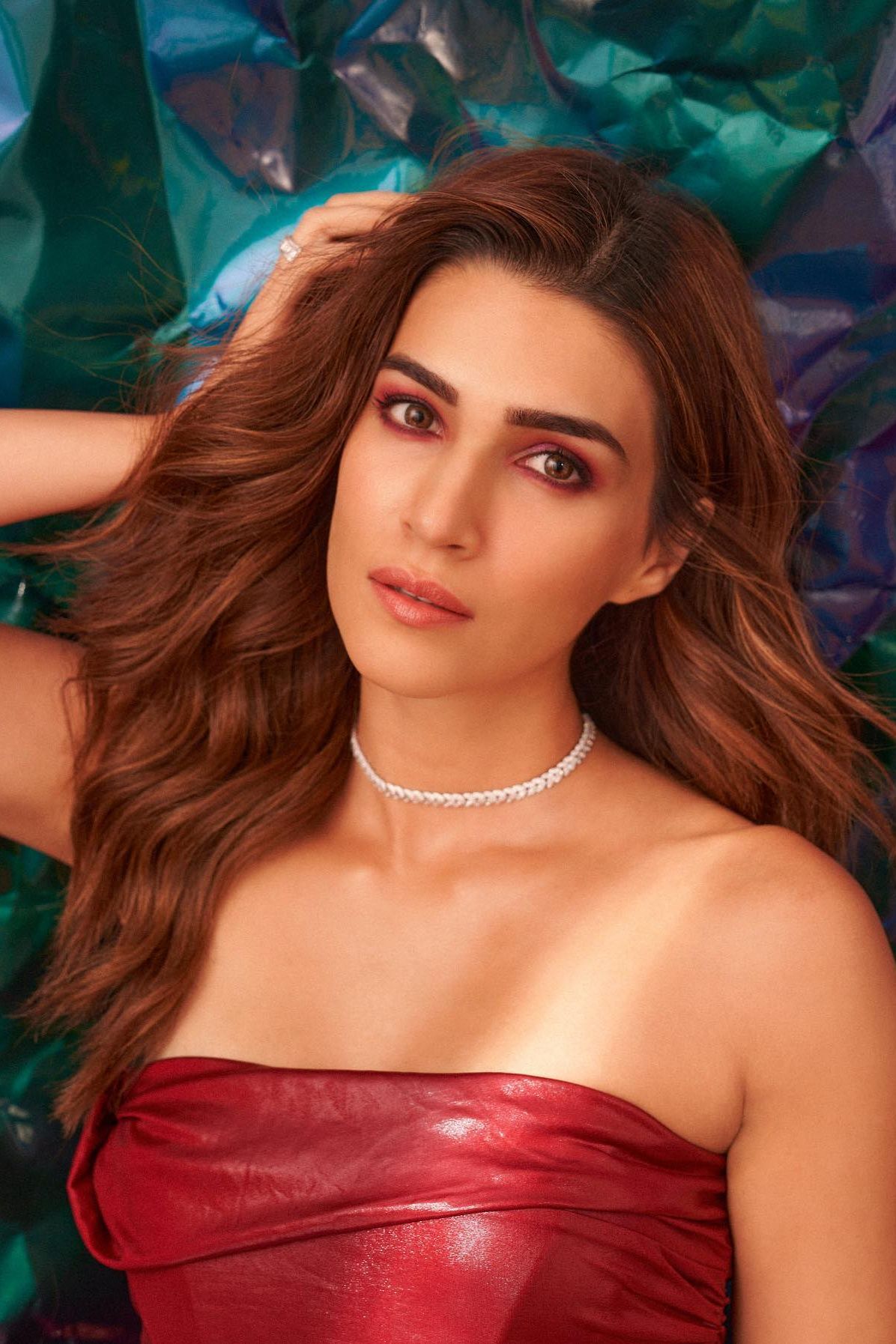 kriti20sanone28099s20makeup20artist20tells20us20how20to20create20the20monotone20makeup20look